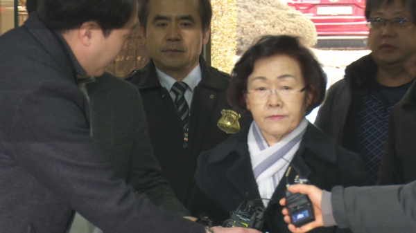 신연희 강남구청장이 27일 영장실질심사를 받기 위해 법원에 출석하고 있다. /박태유 기자 taeyu-park@lawtv.kr