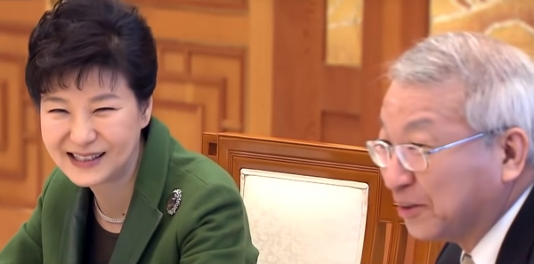 박근혜 전 대통령과 양승태 전 대법원장. /유튜브 캡처