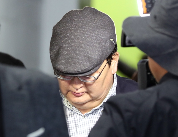 드바야르 도르지 몽골 헌법재판소장이 지난 7일 2차 경찰 조사를 마치고 인천경찰청을 나서고 있다. /연합뉴스