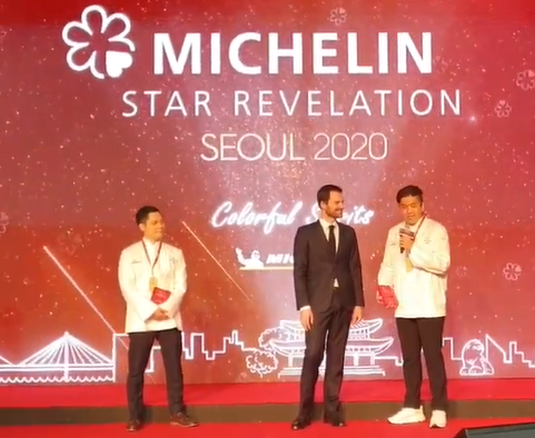 지난 14일 서울 비스타워커힐호텔에서 열린 '미쉐린 가이드 서울 2020' 발간회. 그웬달 뿔레넥(가운데) 미쉐린 가이드 인터내셔널 디렉터가 선정 기준을 설명하고 있다. /유튜브 캡처
