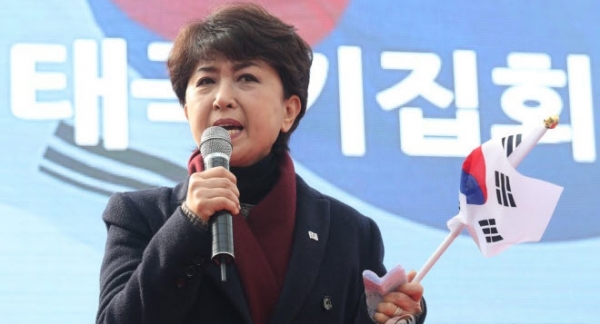 태극기 집회에 참석해 발언하는 고 정미홍 전 KBS 아나운서. /연합뉴스