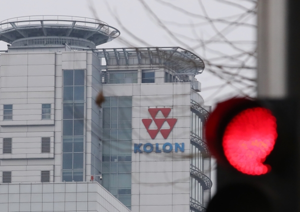 검찰이 6일 인보사 사건과 관련해 경기 과천시 코오롱 본사를 2번째 압수수색했다. /연합뉴스