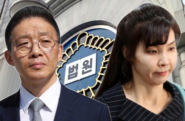서지현(오른쪽) 검사와 안태근 전 검사장. /법률방송 자료사진