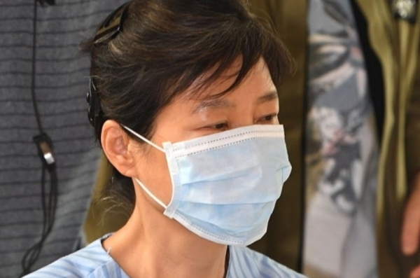 박근혜 전 대통령은 지난해 9월 16일 서울성모병원에서 어깨 부위 수술을 받았다. /연합뉴스