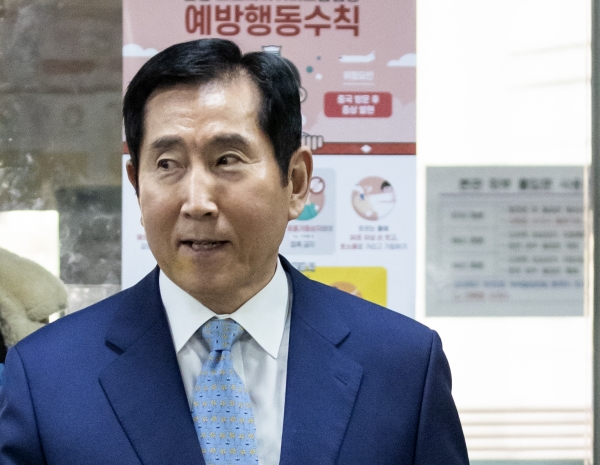 조현오 전 경찰청장이 14일 오후 서울중앙지법에서 열린 댓글공작 혐의 1심 선고공판에 출석하고 있다.