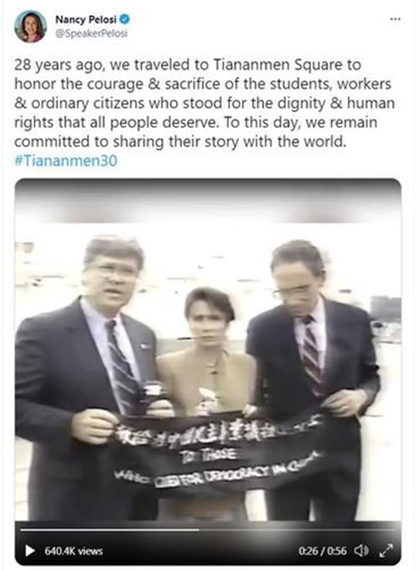 1991년 9월 중국 천안문 광장에서 추모시위를 벌인 펠로시 의장 /트위터