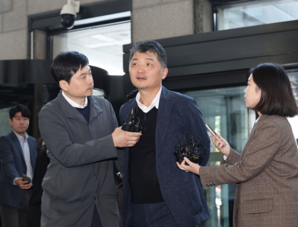 김범수 카카오 전 의장이 23일 금감원 조사를 받기 위해 출석하고 있다. (사진=연합뉴스)