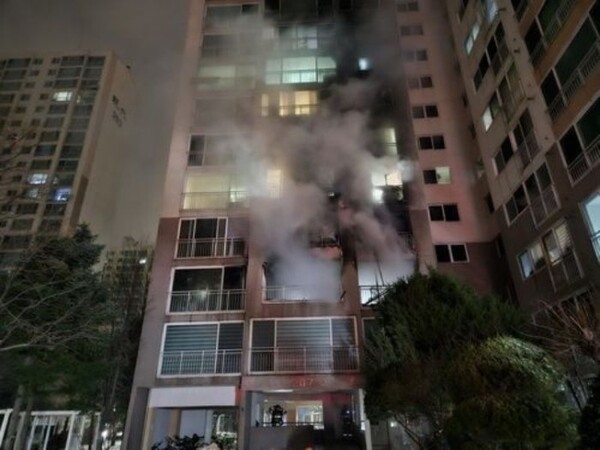성탄절인 25일 새벽 불이 난 서울 도봉구의 한 고층 아파트. (사진=도봉소방서 제공)