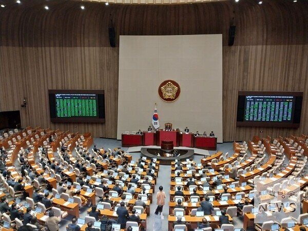 지난달 28일 국회 본회의에서 김건희 특검법 표결 결과가 발표되고 있다. (사진=법률방송)