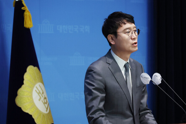 국민의힘 김웅 의원이 8일 국회에서 2024년 총선 불출마 선언을 하고 있다. (사진=연합뉴스)