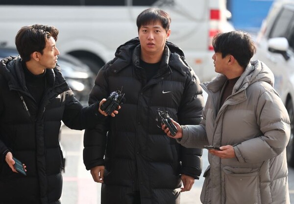 임혜동이 지난 20일 오후 서울 강남경찰서에 조사를 받기 위해 출석하고 있다. (사진=연합뉴스) 