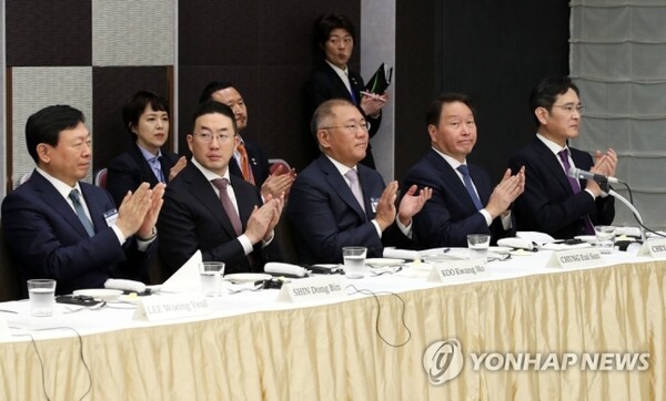한일비즈니스라운드 테이블에 참석한 5대그룹 총수 (사진=연합뉴스)