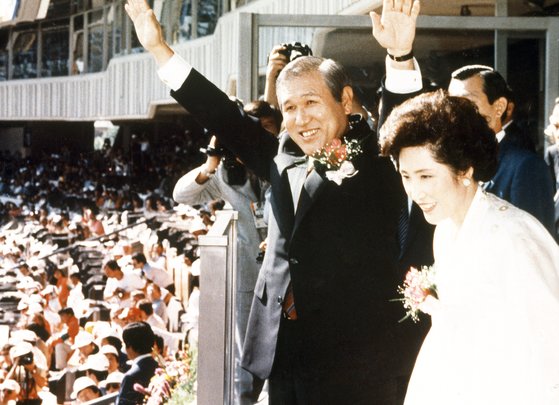 1988년 서울올림픽 개회식에 부인 김옥숙 여사와 함께 참석한 노태우 전 대통령 (사진=연합뉴스)