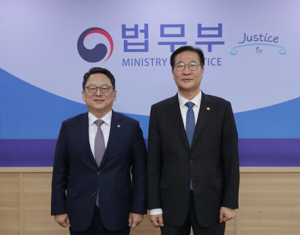 박성재 법무부 장관(오른쪽)과 김영훈 대한변호사협회장 (사진=법무부)