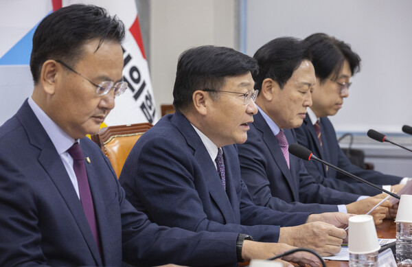 정점식 국민의힘 선출직 공직자 평가혁신 TF 위원장 등이 17일 국회에서 평가 체계를 발표하고 있다. /연합뉴스