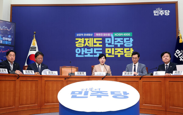 21일 서울 여의도 국회에서 전현희 더불어민주당 3대특검위원장이 발언하고 있다. /연합뉴스