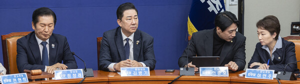 24일 더불어민주당 최고위원회의가 열리고 있다. /연합뉴스